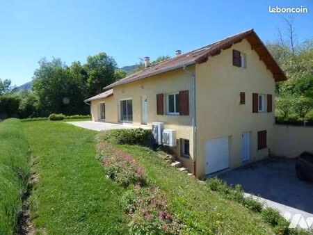 pavillon 6 pièces 181 m²