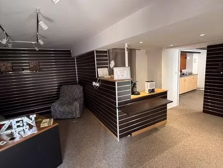 local commercial 55 m2 centre ville historique delle