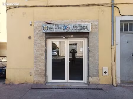 particulier  loue local commercial 35m²