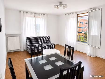 centre-ville d'évry-courcouronnes – a vendre un f2 de 47 87 m² avec loggia  parking et asc