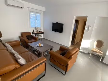 appartement en bas de villa avec extérieur