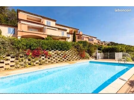 t3 meublé golf de sainte-maxime - terrasse - parking