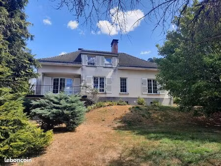 maison 8 pièces 158 m²