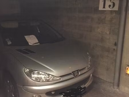 location de parking courbevoie proche gambetta/10 min à pied de la défense