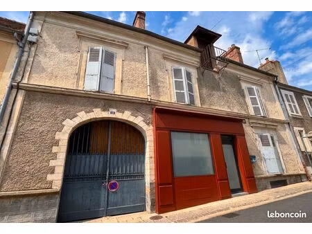 maison de ville 100 m² avec fort potentiel – centre-ville villeneuve-la-guyard