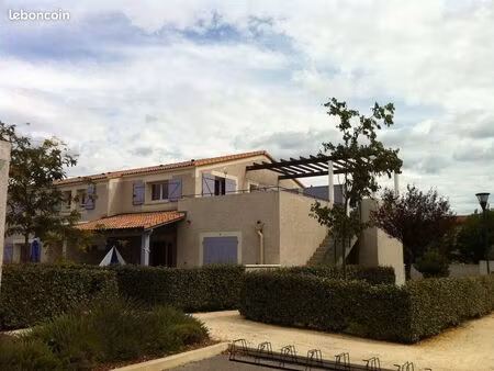 3 pièces 46 m2  rdc sans vis à vis  loggia  petit jardin privatif clos  parking (pmr)