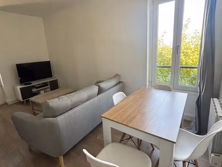 f3 meublé 60 m² – lumineux – centre de joigny – parking