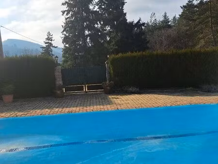 a saisir maison 200 m2 et terrain 18 ha au prix de 299000