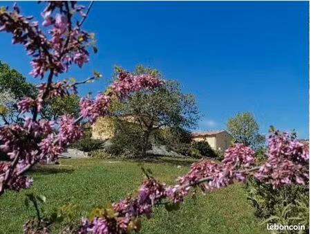 villa 140m2 divisée en 3 logements indépendants avec vue sur terrain de 2300 m2