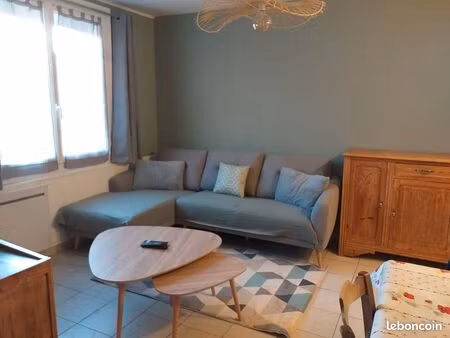 a louer grande maison divisé en 2 logements