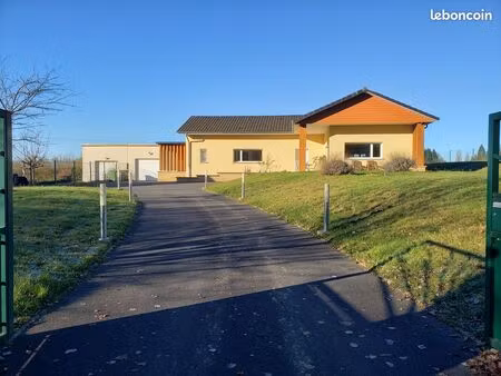 saint laurent  maison récente avec accès pmr et grand terrain hors lotissement