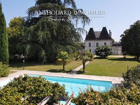 château familial  parc 1 2ha avec piscine