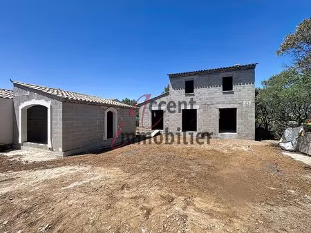 eygalières  maison neuve 90m² avec garage et piscine
