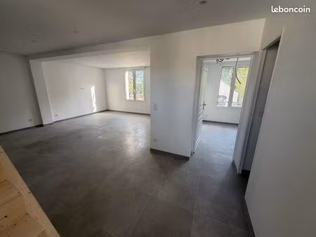 maison avec entrepôt en lot arrière