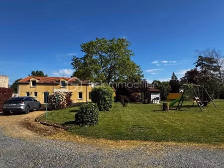maison traditionnelle de 135 m² à cernusson