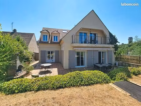 maison 8 pièces 226 m²