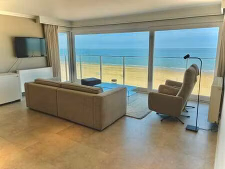appartement d’exception rénové avec 6 m de façade sur mer !