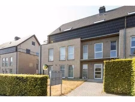 ruim appartement op de eerste verdieping !