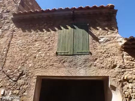 vends remise agricole avec patio dans village des corbières ainsi que terrain agricole