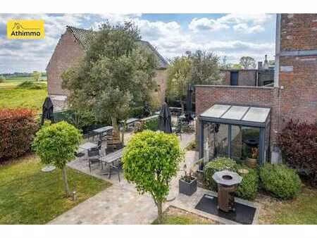 propriété rare - restaurant au rez et appartement à l'étage