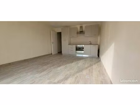 3 pièces de 57 m² avec parking proche rerc