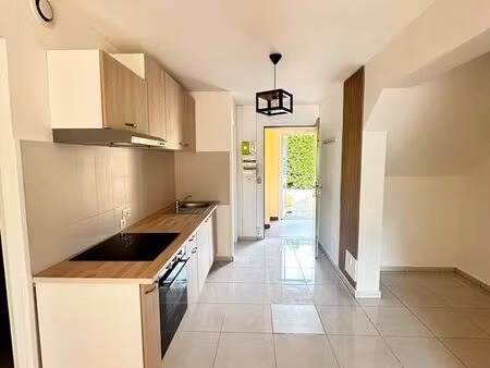 t3 de 56 67 m² entièrement refait à neuf avec balcon et parking