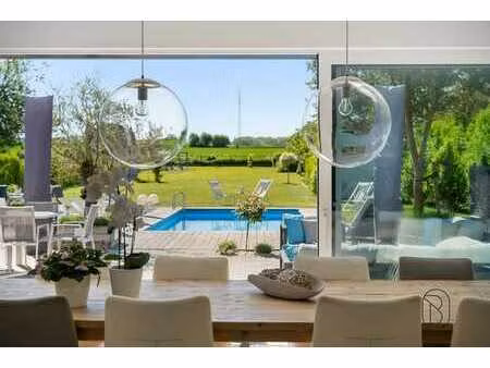 villa de 6 chambres  avec piscine sur un terrain de 1.880 m²