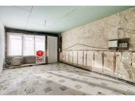 propriété commerciale avec appartement et studio à vendre à