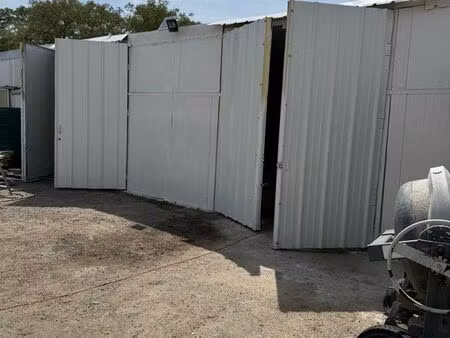 hangar commercial