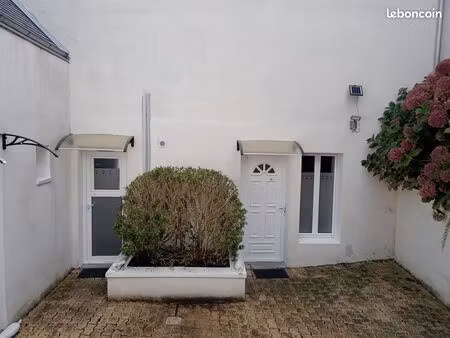 studio de 2015 sécurisé a 8minutes a pied du c.v