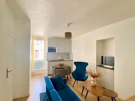 location charmant t2 meublé et entièrement rénové  idéalement placé dans aix-les-bains