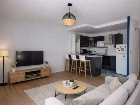2 pièces lumineux 49 1 m² – balcon  parking  ascenseur – proche rer b robinson