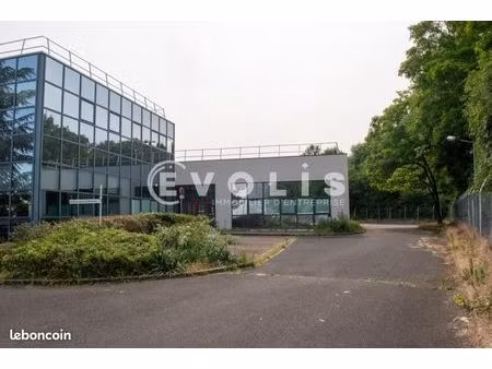 local d'activité 2 000 m²
