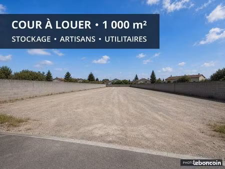 cour / terrain de 1 000 m² à louer – stockage  artisans  véhicules