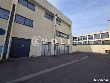 local industriel 669 m²