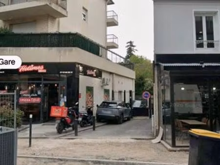 loue 3 places de parking moto face au rer a boissy saint léger