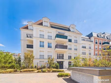studio 1 pièce 28 m²