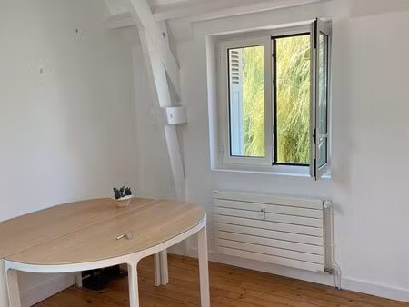 location bureau dans maison alliant charme ancien  ville et nature proche hippodrome  gare