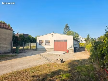 local 150m²