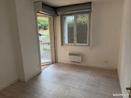local 52 m²