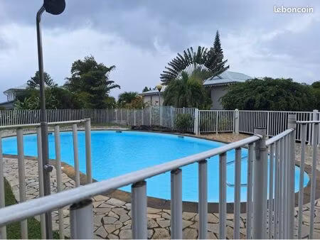 charges d’eau incluses – magnifique f3 meublé  cuisine ouverte + piscine dans une résidenc
