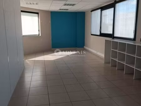 bureaux 84 m²