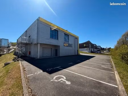 local 475 m2 et 765 m2 premier ligne la gineste