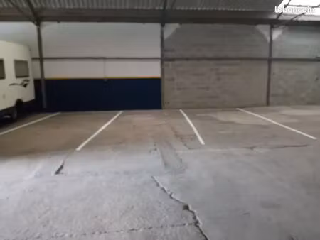 emplacement pour voitures  camping car et autres