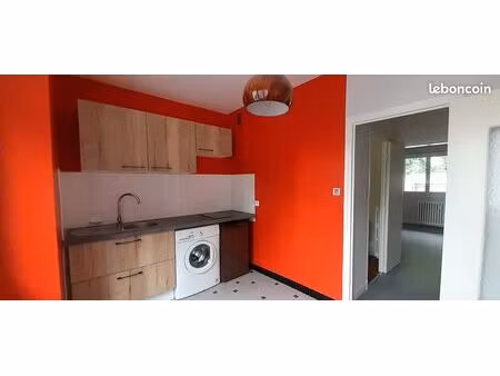 loue grand studio proche i.f.s.i. et centre ville