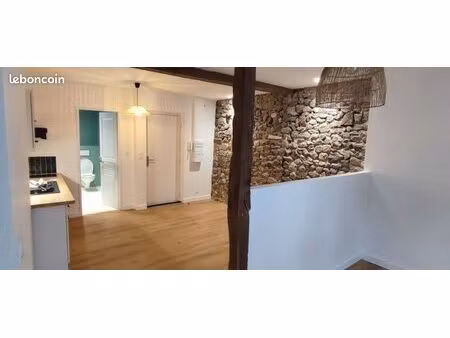 studio centre ville refait à neuf