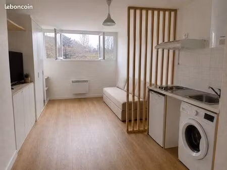 studio - disponible à partir du 28 août