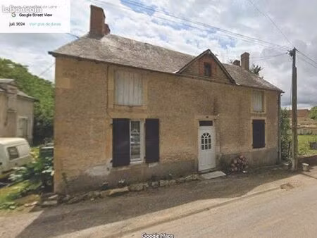 maison au bord d'une riviere avec puits  fournil artisanal  poutres apparentes et dépendan