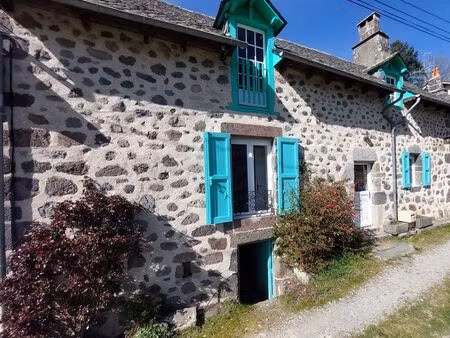 maison 3 chambres + 1 bureau et petit extérieur