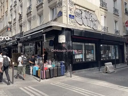 murs de deux boutiques accolées